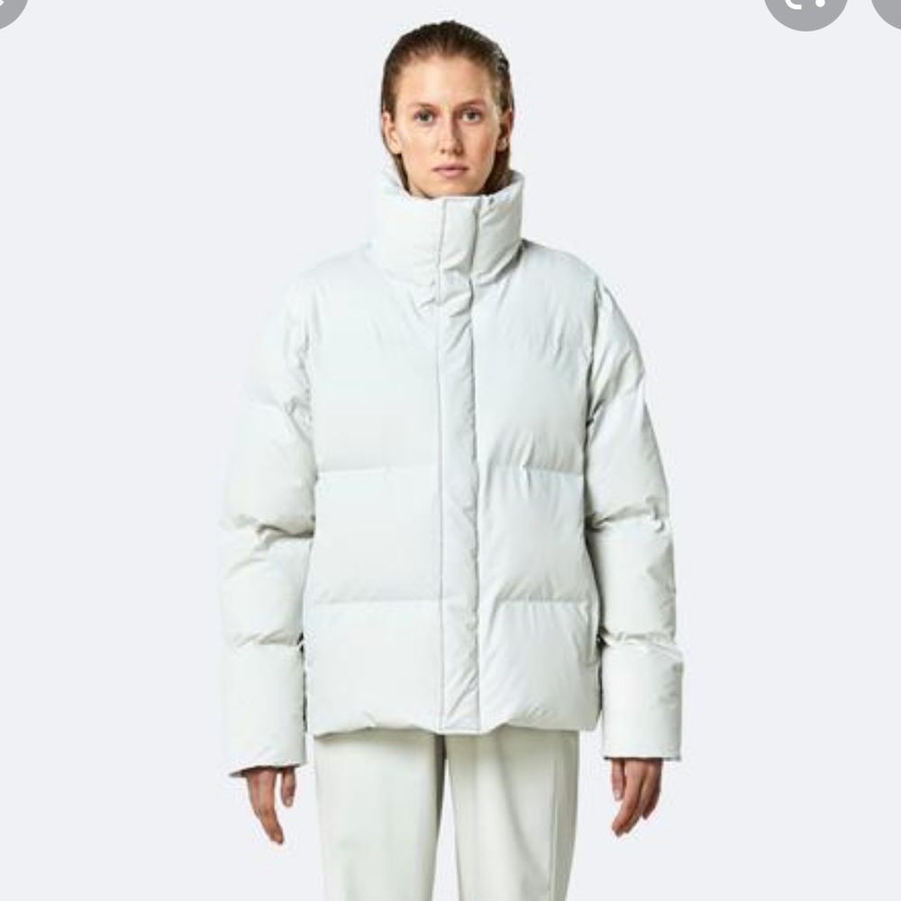 Rains boxy puffer jacket. 
cozy & warm for cold snowy weather like this ❄️